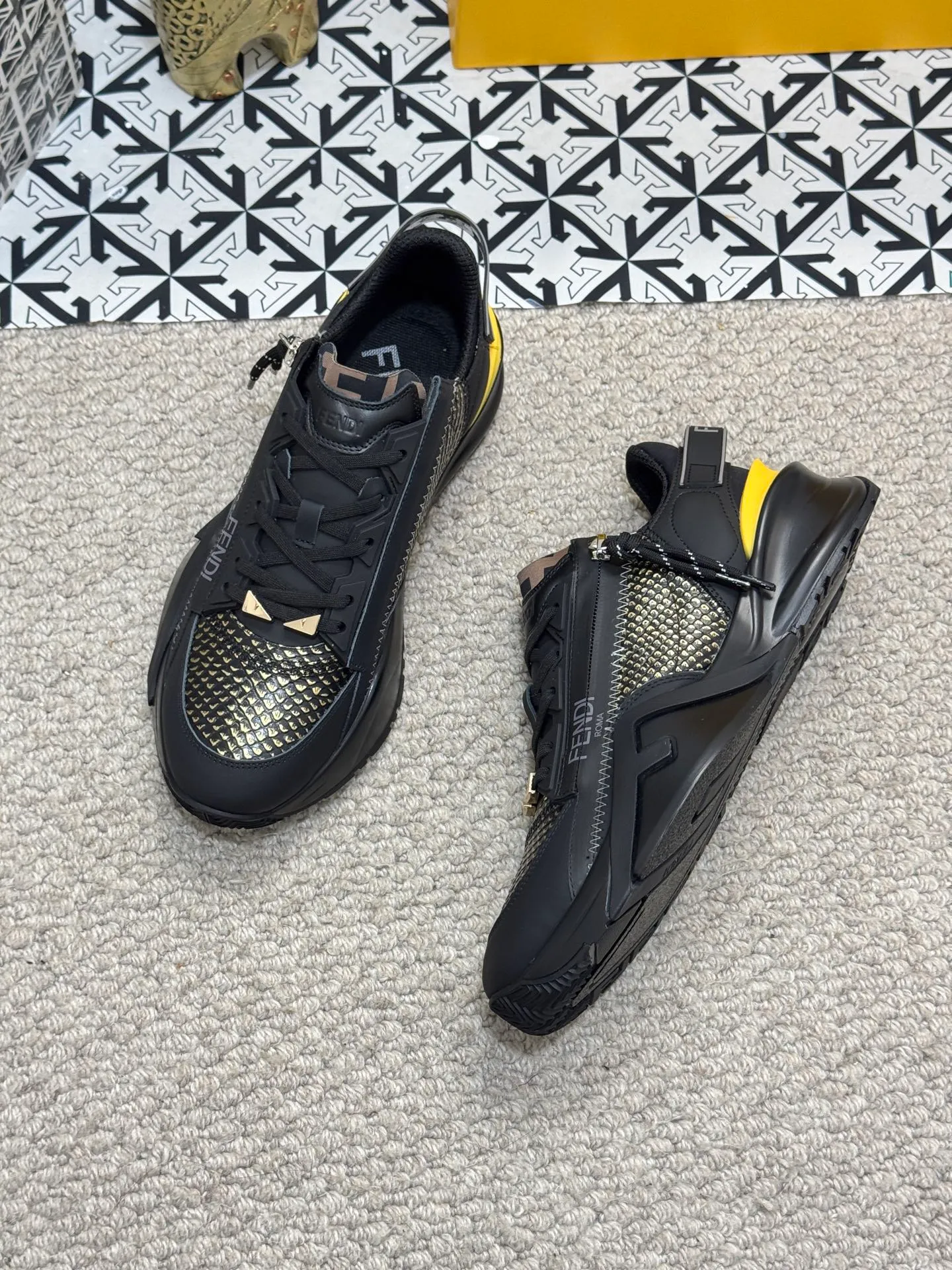 Men's men's shoes 💰520 [New style] 🦥🦥 Original quality - Fendi ◾️▫️F D🆕 Spring and summer new men's slip-on sneakers, with elastic straps, side zippers, and corrugated soles engraved with F. Embossed Fendi Flow lettering on the heel. Mixed material of high-tech fabric and black suede. FF graphic tongue. Ultra-light and wear-resistant EVA sole. Size: 38-44 (45 customized